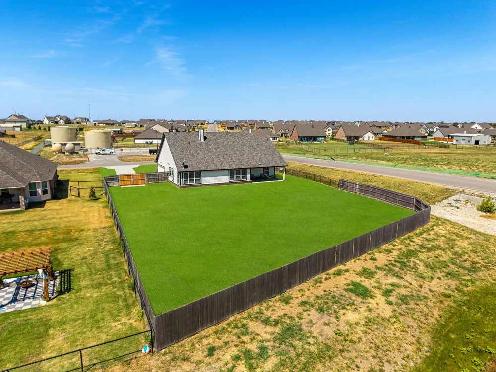 107 Red Cliff Court Rhome, TX 76078