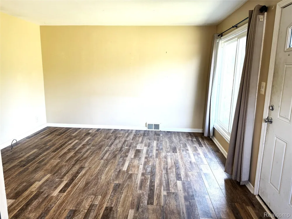 1839 Ackley Avenue Westland City, MI 48186