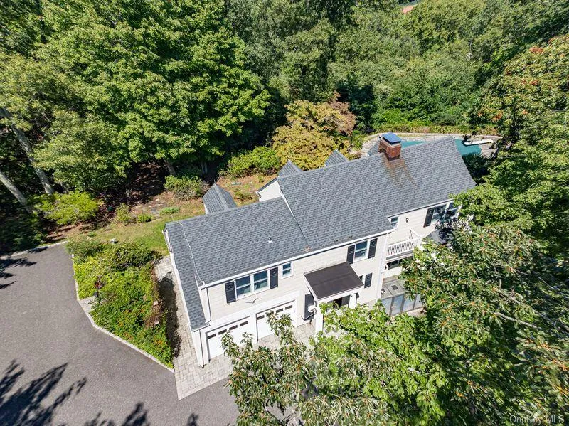 105 Laurel Lane Port Jefferson, NY 11777