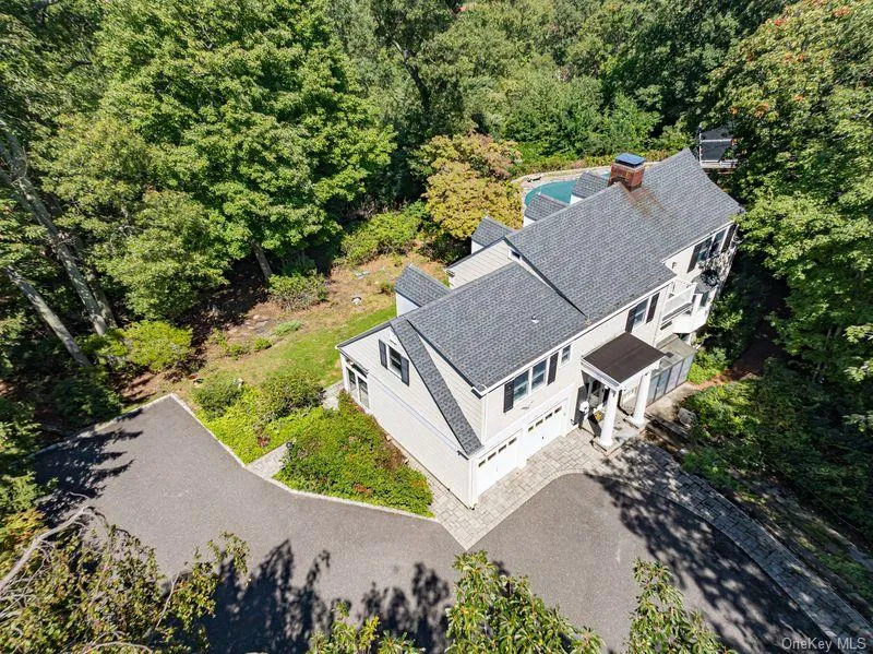 105 Laurel Lane Port Jefferson, NY 11777