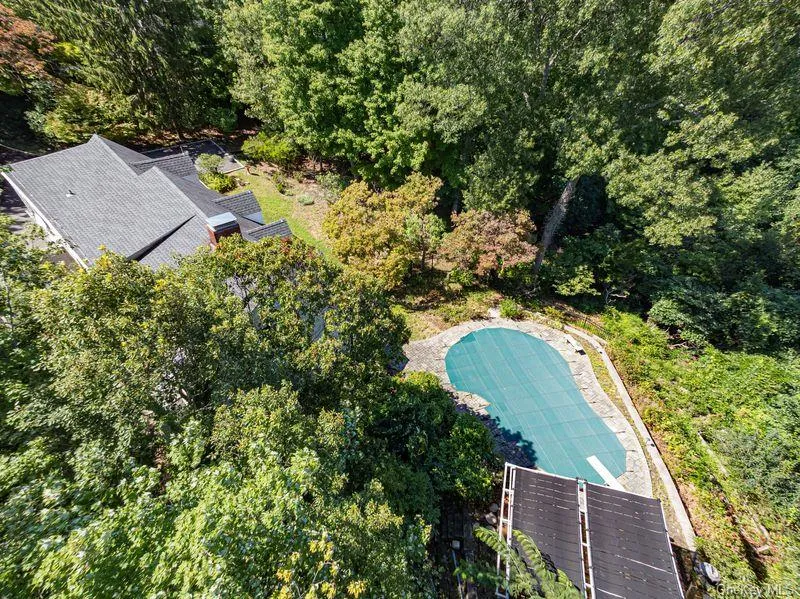 105 Laurel Lane Port Jefferson, NY 11777