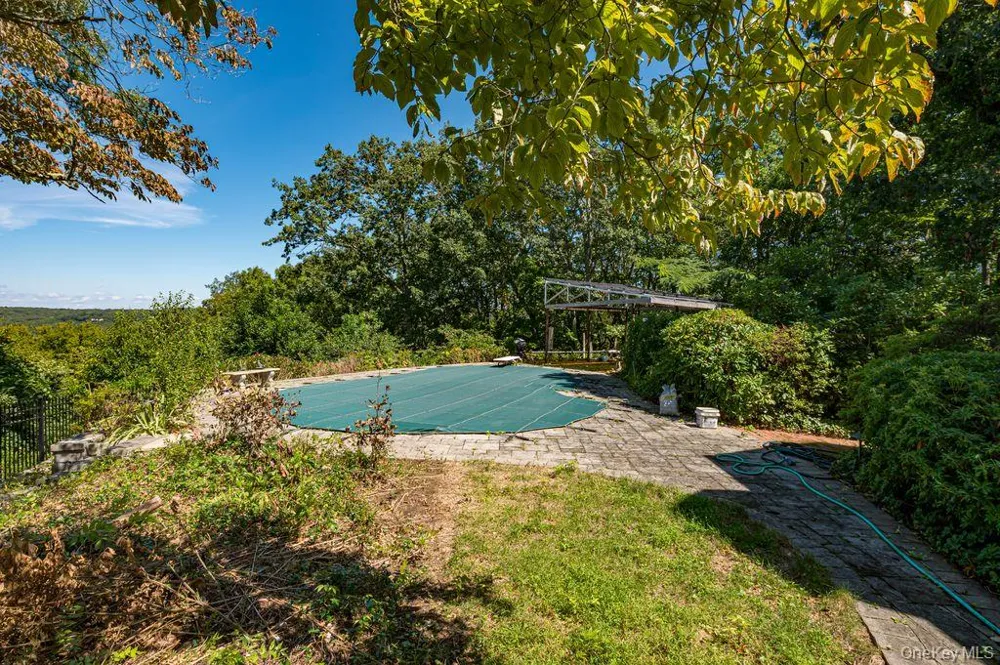 105 Laurel Lane Port Jefferson, NY 11777