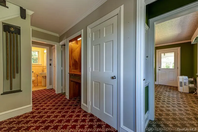 105 Laurel Lane Port Jefferson, NY 11777