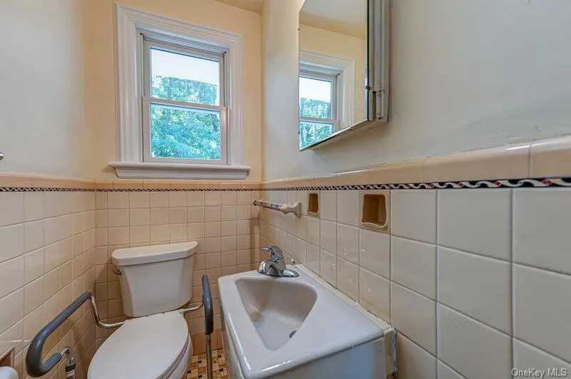 105 Laurel Lane Port Jefferson, NY 11777
