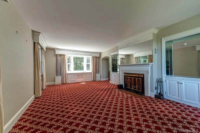 105 Laurel Lane Port Jefferson, NY 11777