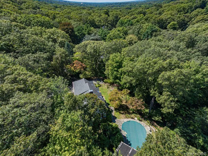 105 Laurel Lane Port Jefferson, NY 11777