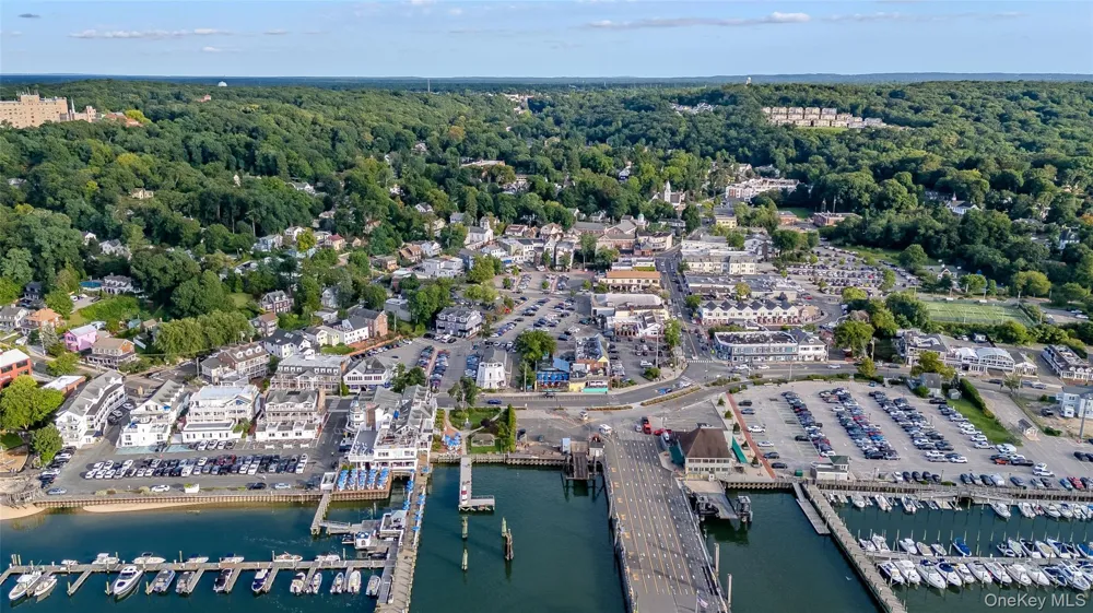 105 Laurel Lane Port Jefferson, NY 11777