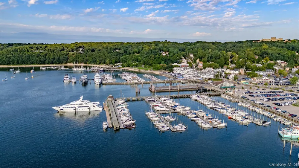 105 Laurel Lane Port Jefferson, NY 11777