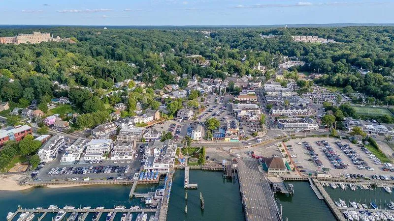 105 Laurel Lane Port Jefferson, NY 11777
