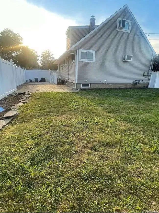 11 Ida Avenue Hicksville, NY 11801