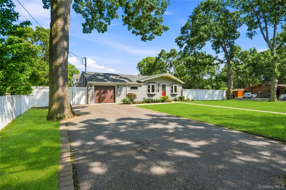 91 Spruce Avenue West Islip, NY 11795