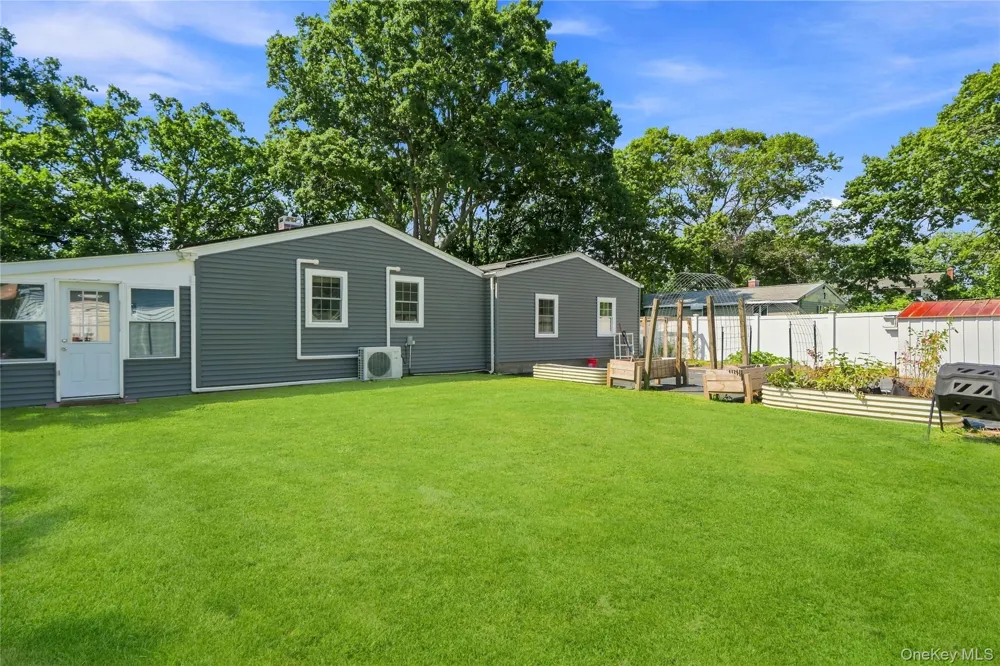 91 Spruce Avenue West Islip, NY 11795