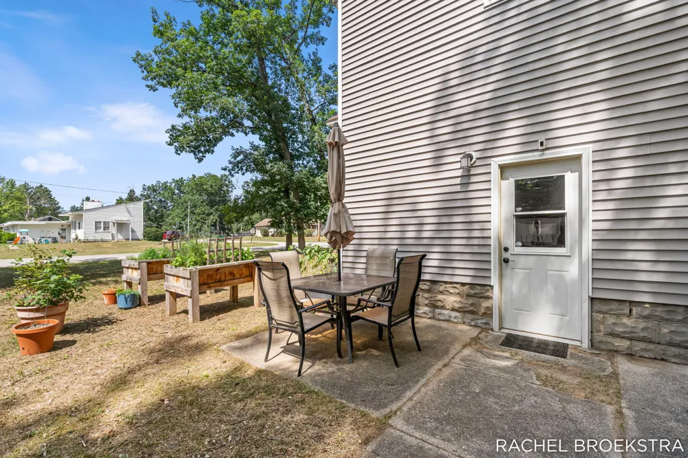 615 6th Street Baldwin, MI 49304