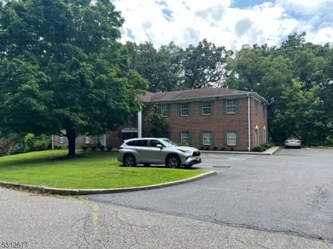 7 Manor Dr