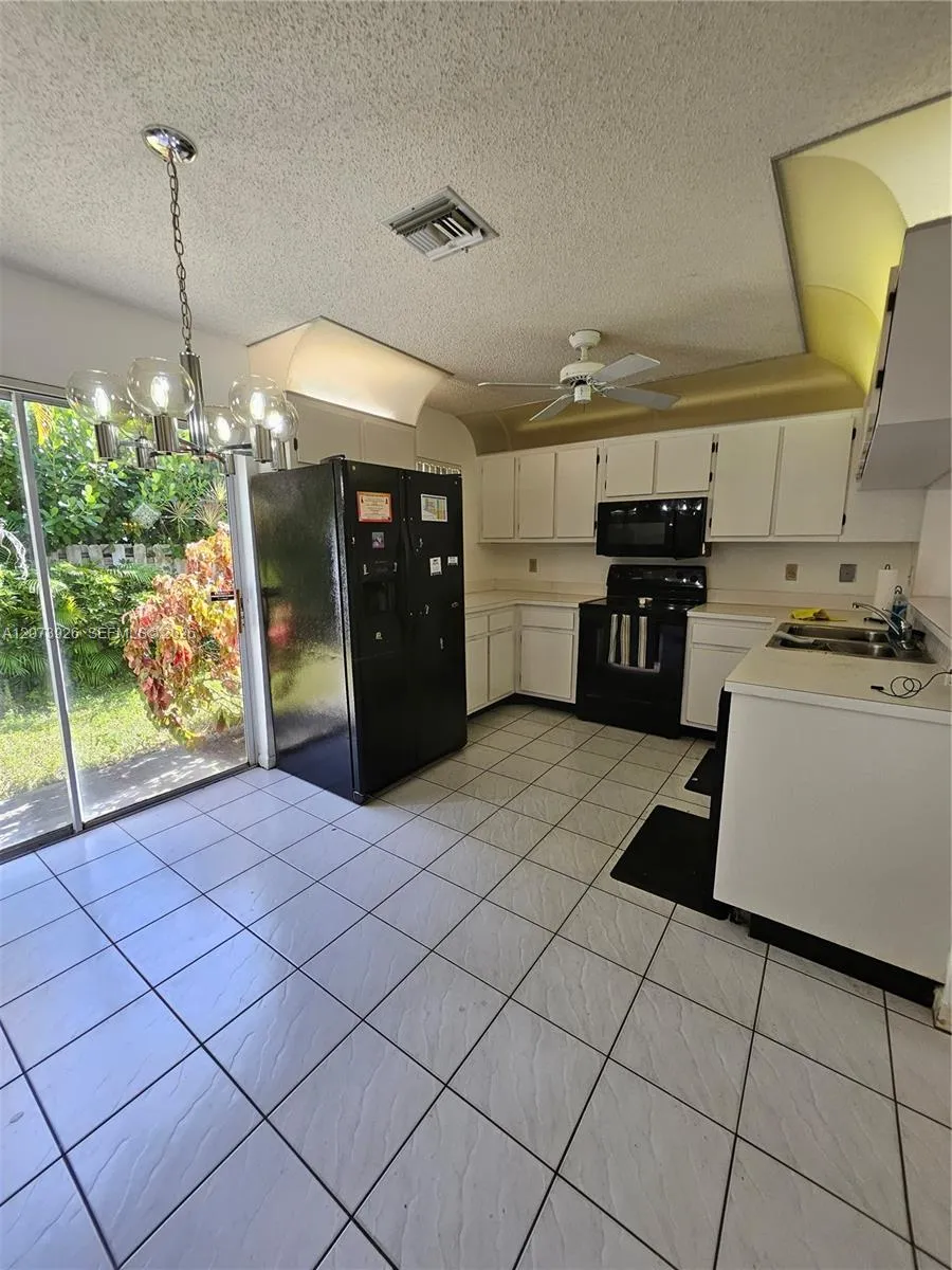 9840 NW 9th Ct #9840 Plantation, FL 33324
