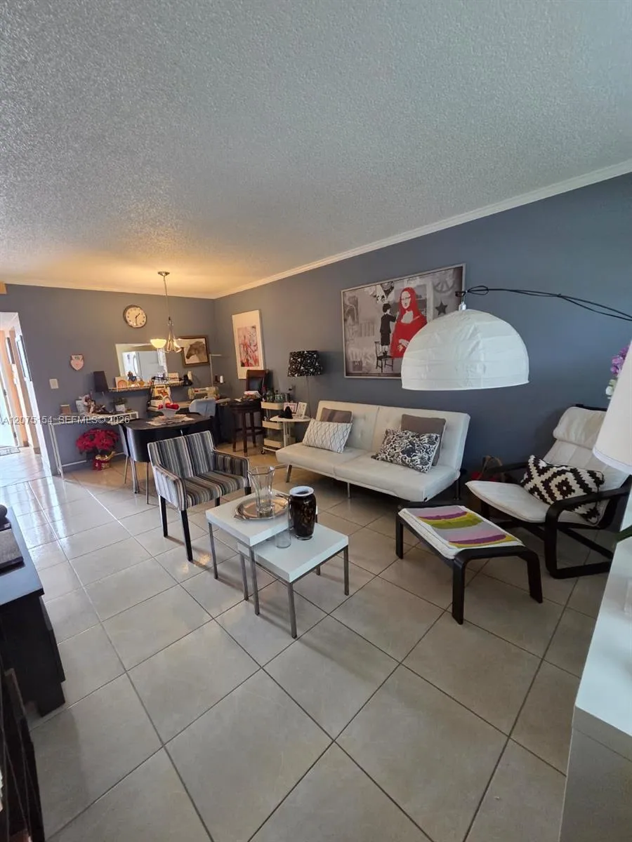 5181 W Oakland Park Blvd #204 Lauderdale Lakes, FL 33313