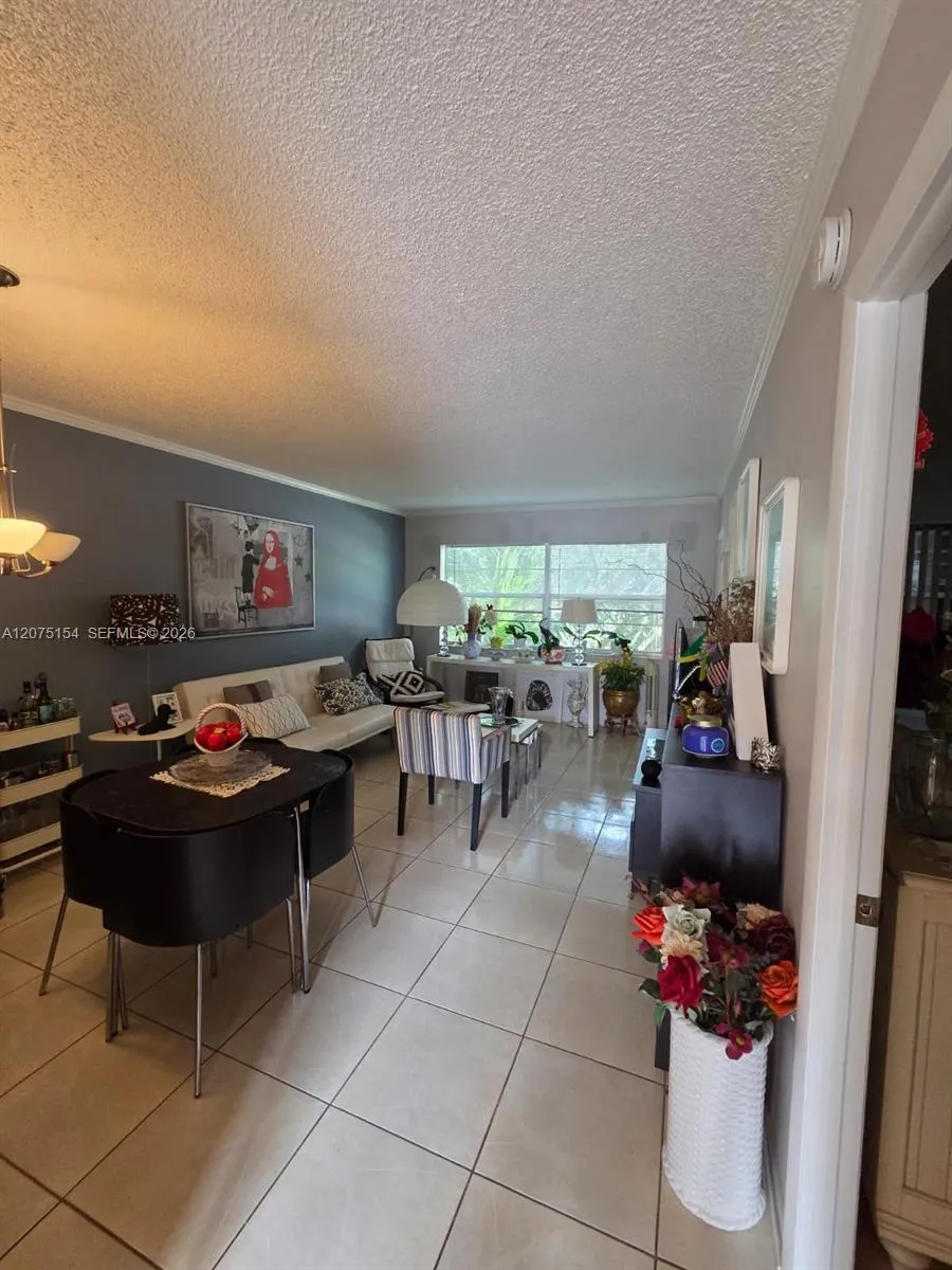 5181 W Oakland Park Blvd #204 Lauderdale Lakes, FL 33313