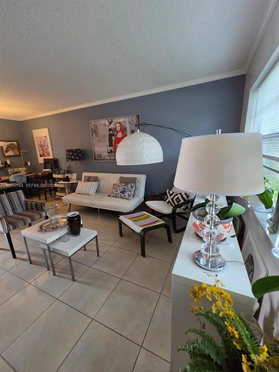 5181 W Oakland Park Blvd #204 Lauderdale Lakes, FL 33313