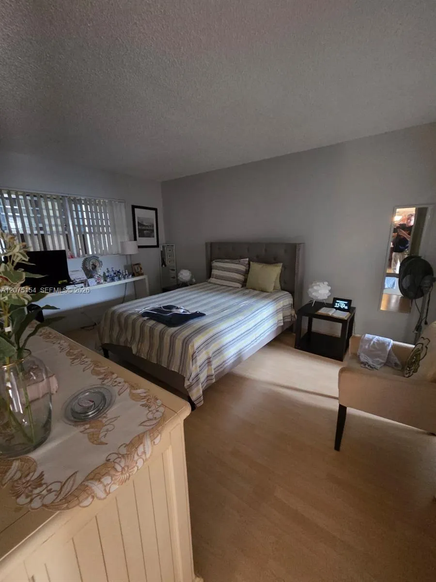 5181 W Oakland Park Blvd #204 Lauderdale Lakes, FL 33313