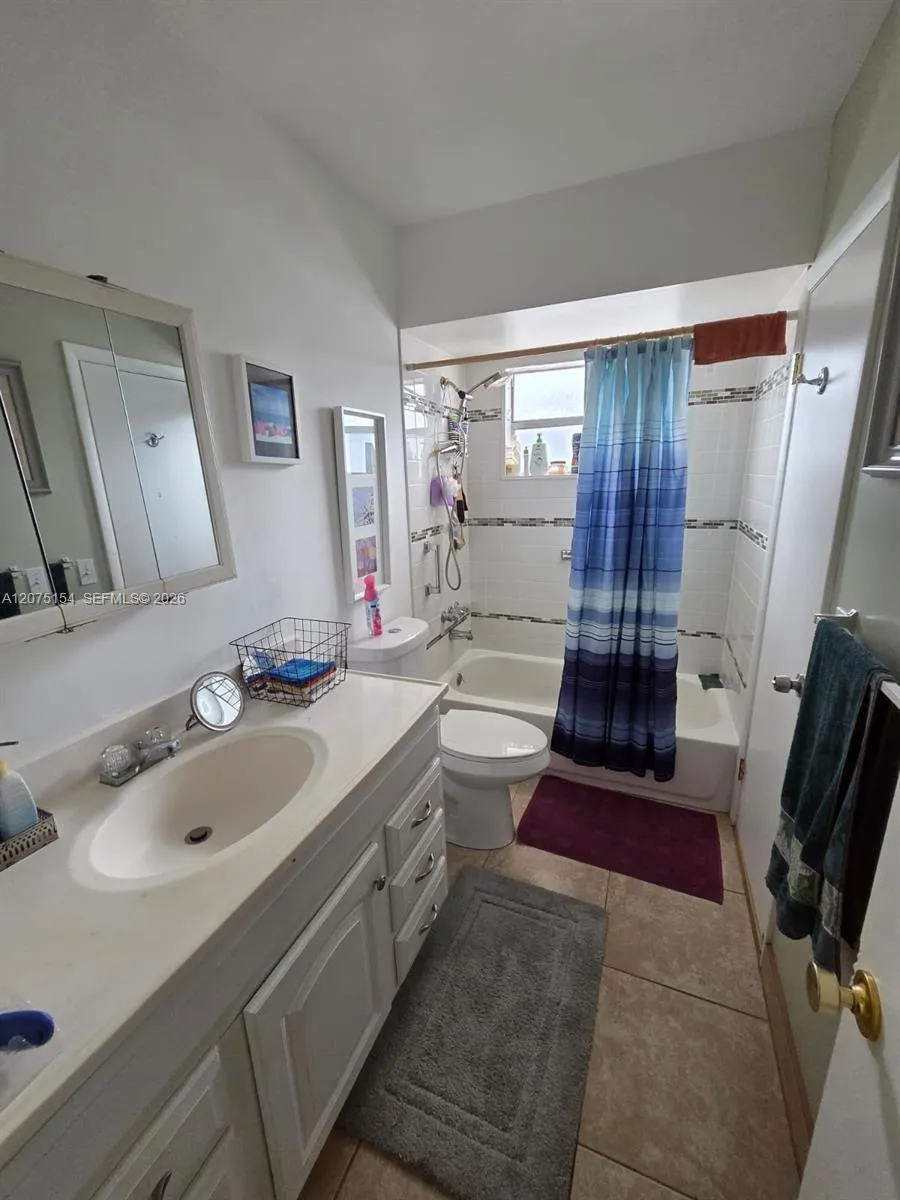 5181 W Oakland Park Blvd #204 Lauderdale Lakes, FL 33313