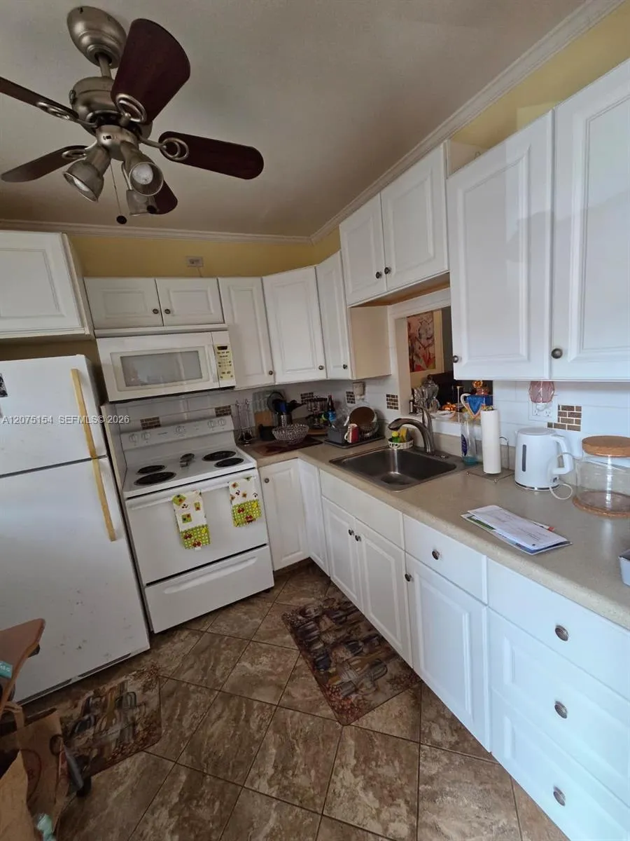 5181 W Oakland Park Blvd #204 Lauderdale Lakes, FL 33313
