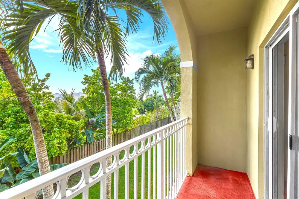260 NW 109th Ave #204 Miami, FL 33172