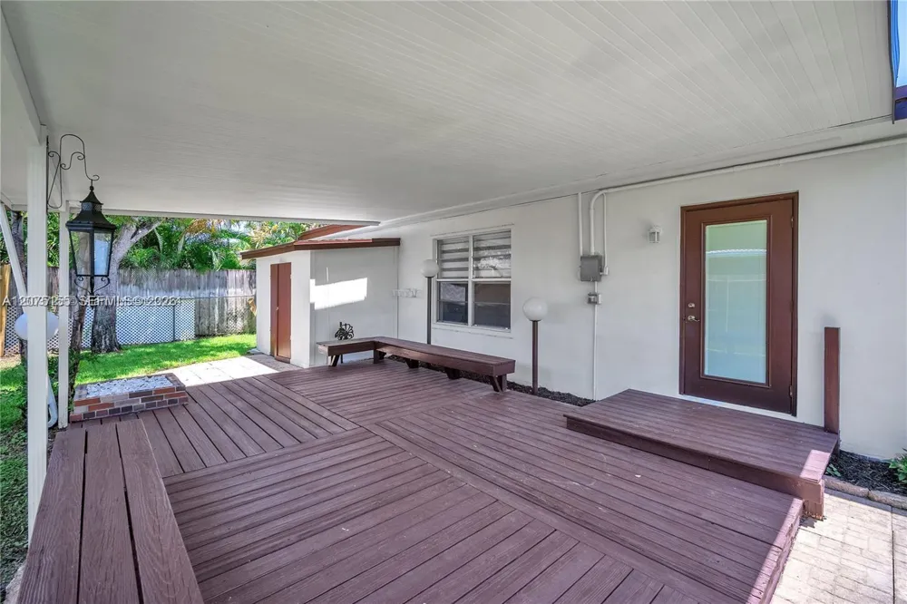 741 NE 8th St Pompano Beach, FL 33060