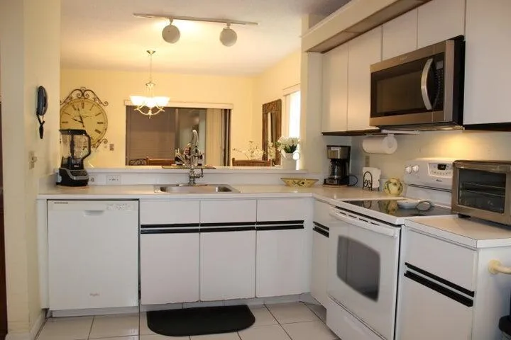10804 BAHAMA PALM WAY #102 Boynton Beach, FL 33437