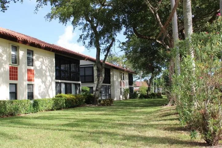 10804 BAHAMA PALM WAY #102 Boynton Beach, FL 33437