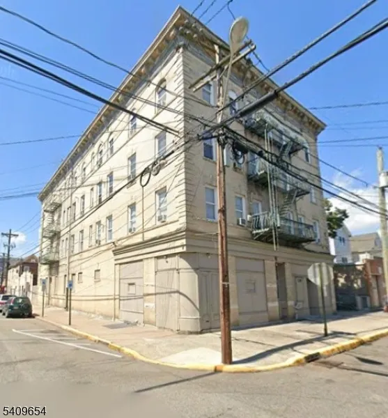 139 9Th St Passaic City, NJ 07055