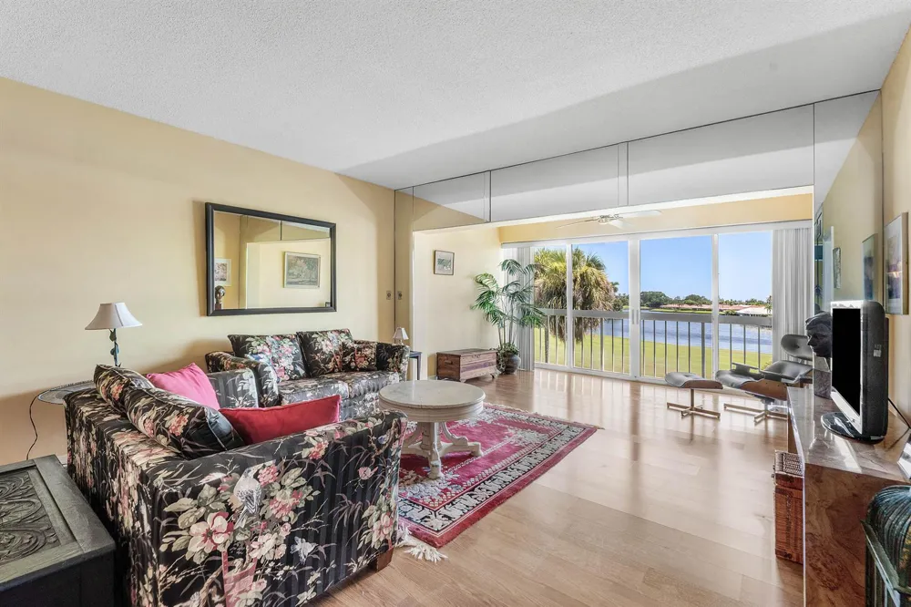 169 Atlantis Boulevard #302 Atlantis, FL 33462