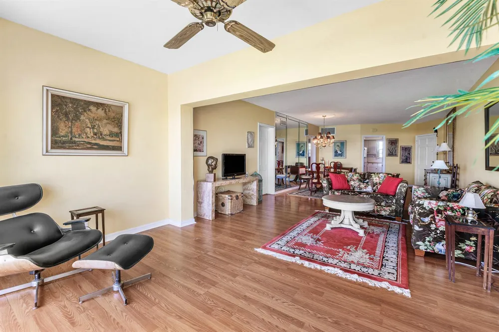 169 Atlantis Boulevard #302 Atlantis, FL 33462