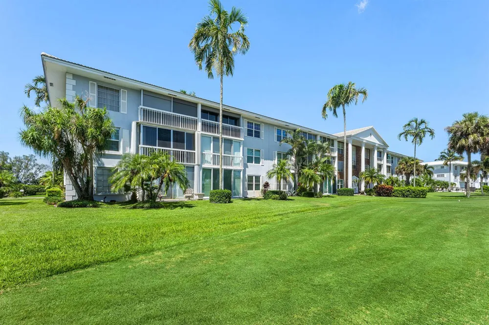 169 Atlantis Boulevard #302 Atlantis, FL 33462