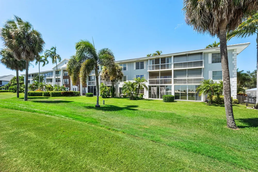169 Atlantis Boulevard #302 Atlantis, FL 33462