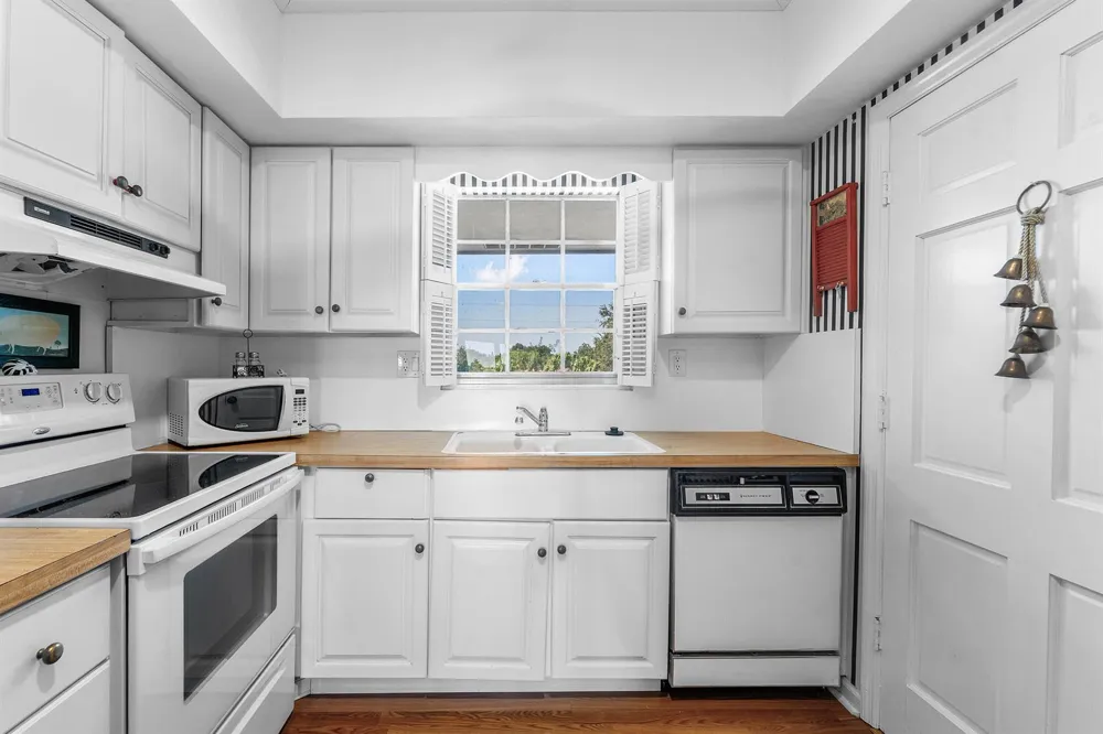 169 Atlantis Boulevard #302 Atlantis, FL 33462