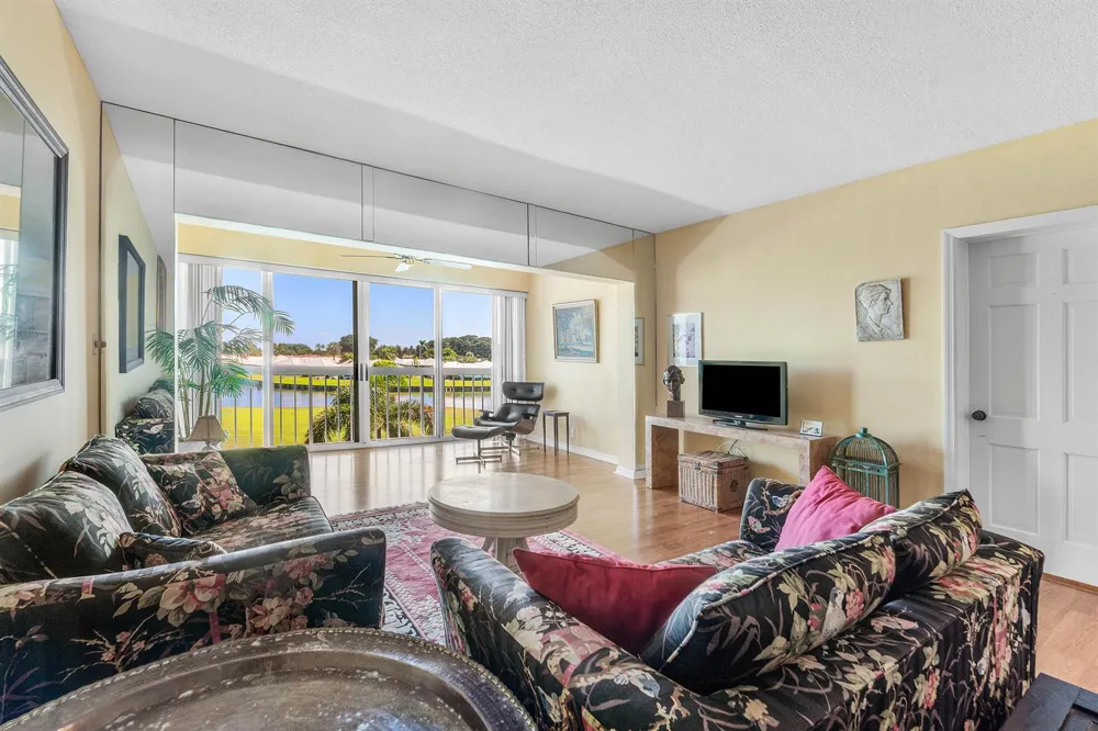 169 Atlantis Boulevard #302 Atlantis, FL 33462