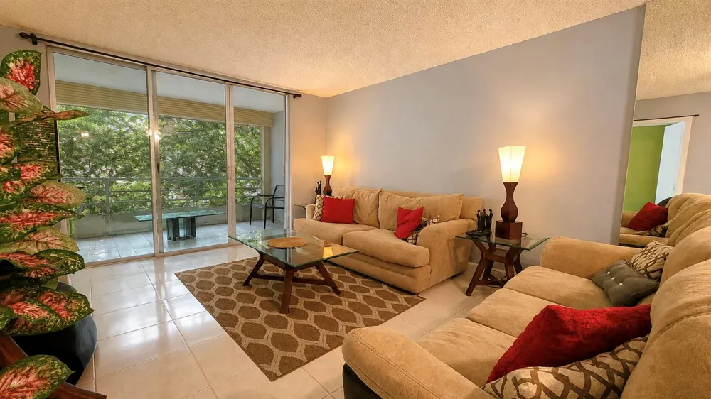 2650 NW 49th Avenue #318 Lauderdale Lakes, FL 33313