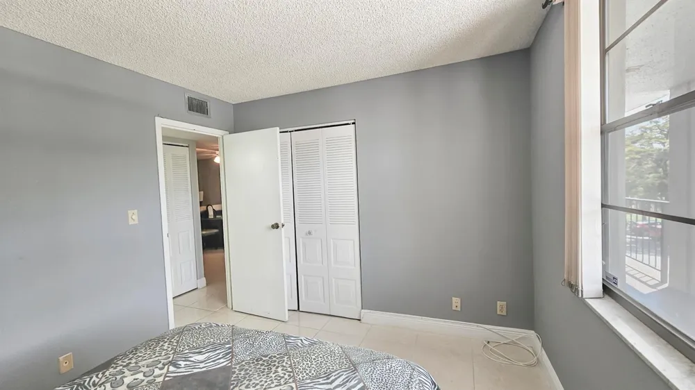 2650 NW 49th Avenue #318 Lauderdale Lakes, FL 33313
