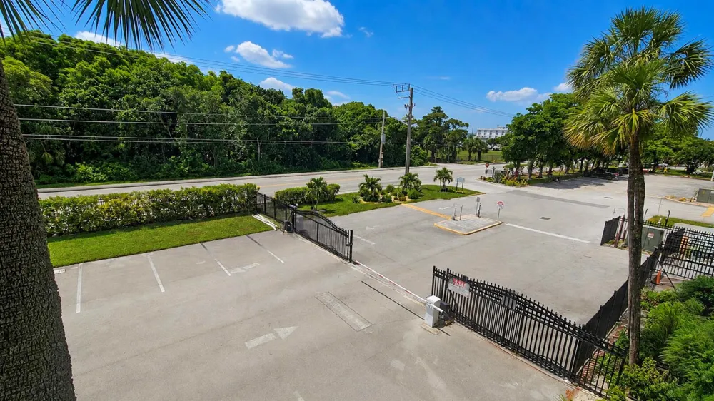 2650 NW 49th Avenue #318 Lauderdale Lakes, FL 33313