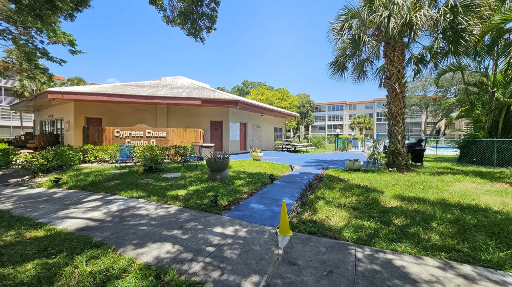 2650 NW 49th Avenue #318 Lauderdale Lakes, FL 33313