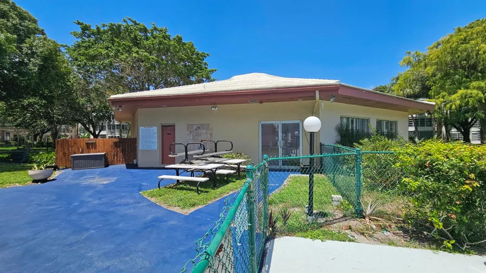 2650 NW 49th Avenue #318 Lauderdale Lakes, FL 33313