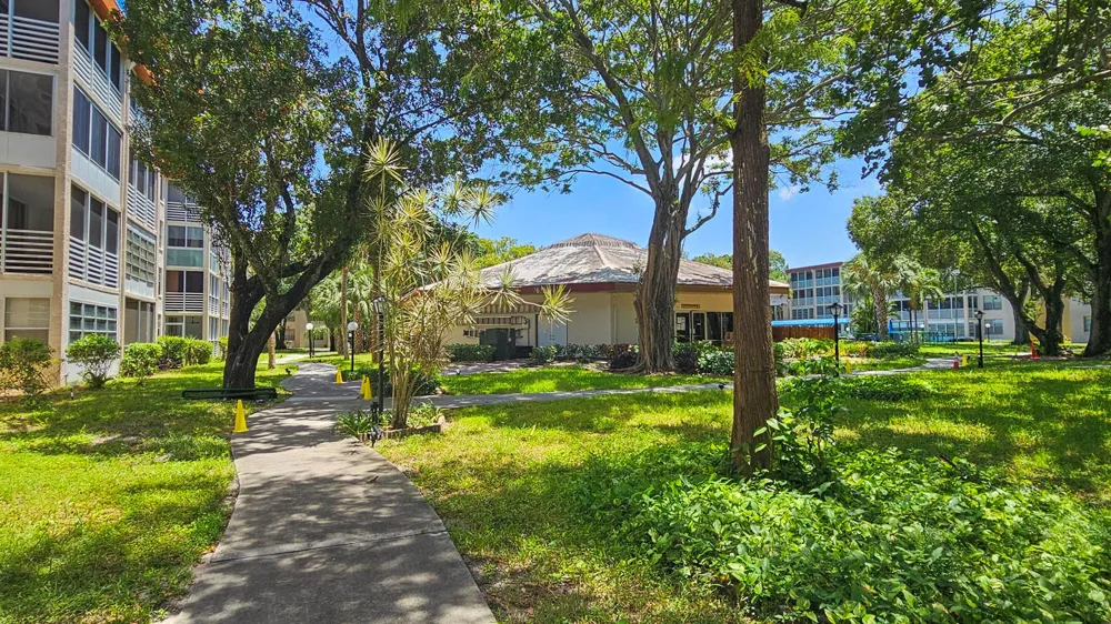 2650 NW 49th Avenue #318 Lauderdale Lakes, FL 33313