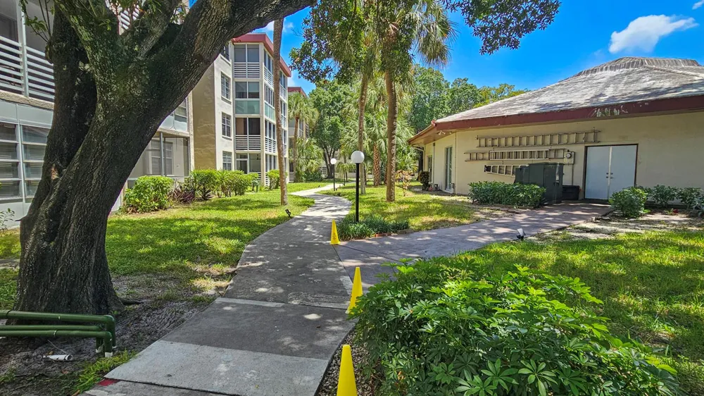 2650 NW 49th Avenue #318 Lauderdale Lakes, FL 33313