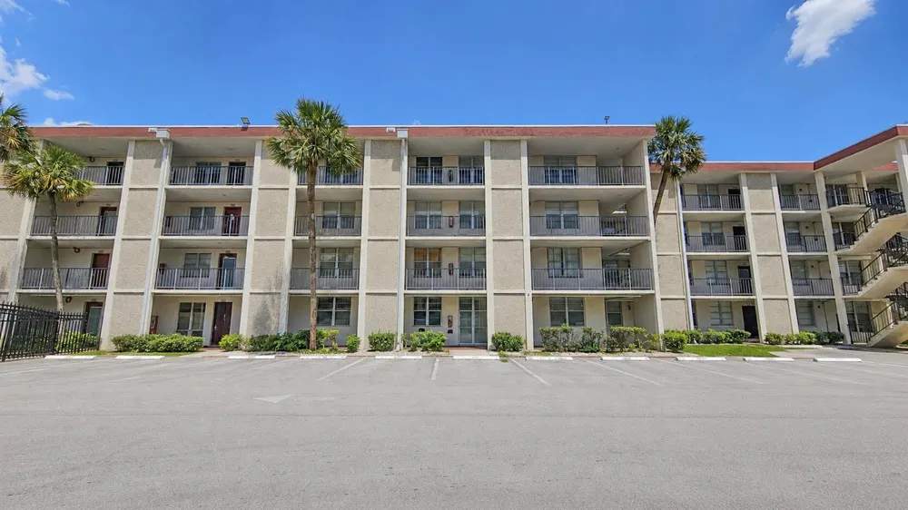 2650 NW 49th Avenue #318 Lauderdale Lakes, FL 33313