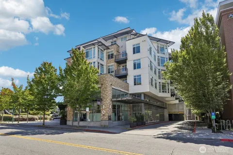 211 Kirkland Avenue #206