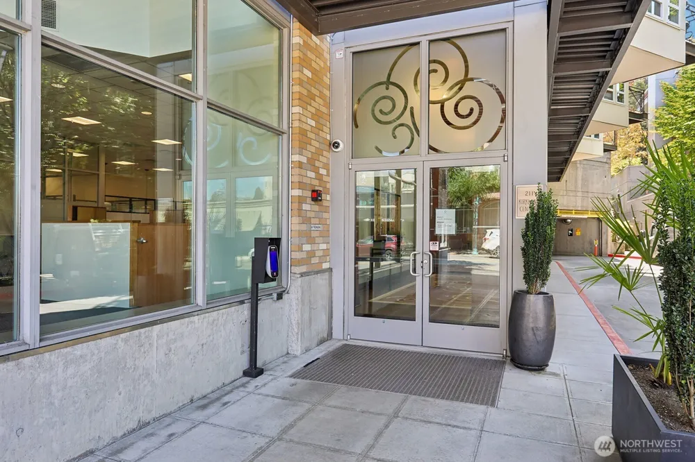211 Kirkland Avenue #206 Kirkland, WA 98033