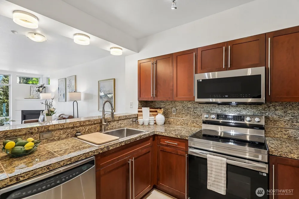 211 Kirkland Avenue #206 Kirkland, WA 98033