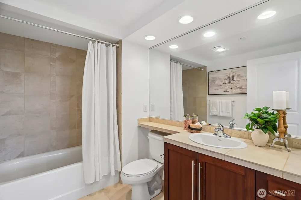 211 Kirkland Avenue #206 Kirkland, WA 98033