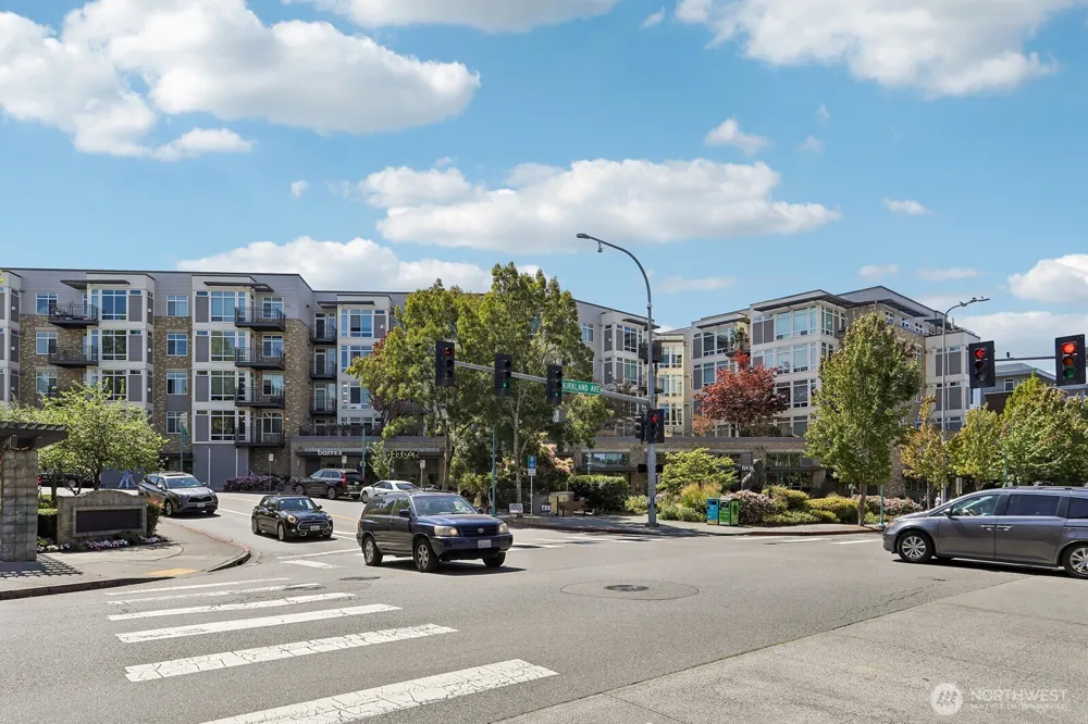 211 Kirkland Avenue #206 Kirkland, WA 98033