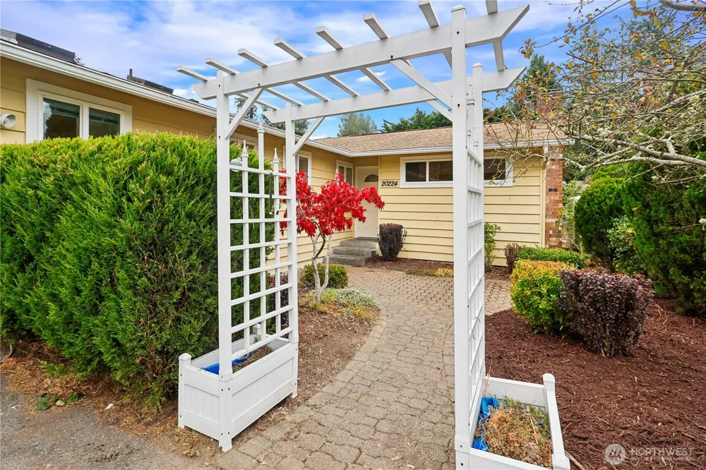 20224 Greenwood ave N Shoreline, WA 98133